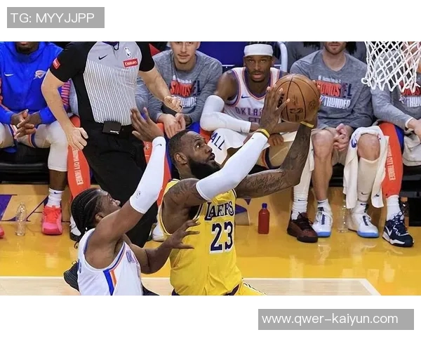 詹姆斯谈双塔阵容稀缺性火箭雄鹿骑士或成例外球队 詹姆斯谈双塔阵容稀缺性火箭雄鹿骑士或成例外球队