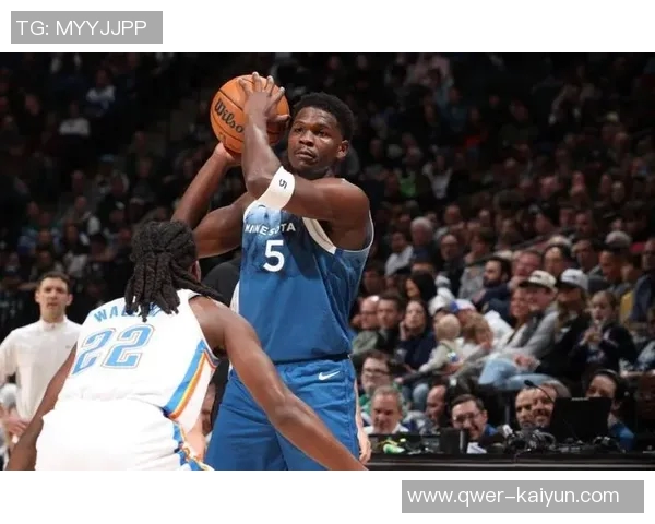 爱德华兹表现出色19投9中砍下31分8篮板5助攻三分球命中率高达50 爱德华兹表现出色19投9中砍下31分8篮板5助攻三分球命中率高达50